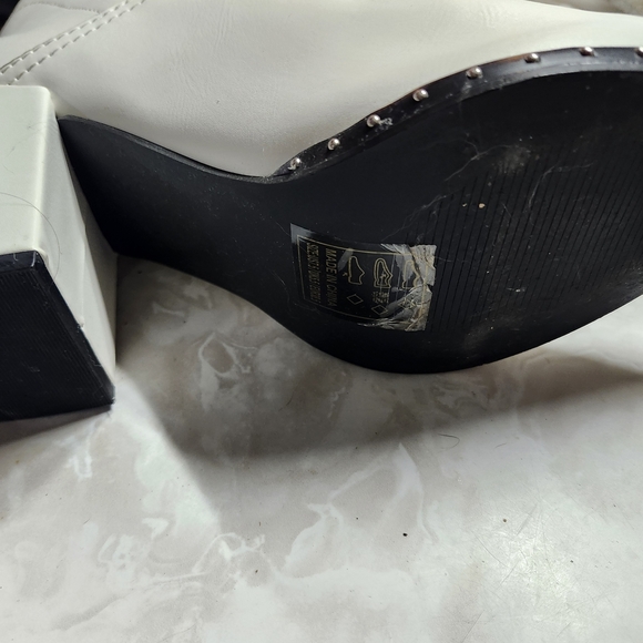 Qupid Women's Cream Ankle Booties - Picture 3 of 4